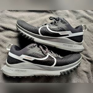 Nike Pegasus Mens Trail Running Shoes Size 11.5 In Black/Dark Grey